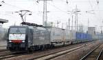 Auch wenn ERSR auf der Lok steht, sie ist wohl für RTBC im Einsatz, MRCE ES 64 F4-211 mit KLV-Zug am 18.02.16 Bhf.