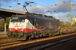 In der jetzt schon sehr tief stehenden Mittagssonne wirkt die bunte E 189-213 von ERSR irgendwie verändert zu meinen Sommerbildern von dieser Lok, hier auf dem Rückweg nach Rotterdam mit dem