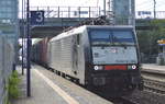 DB Cargo mit der MRCE Dispo ES 64 F4-455/189 455-9 mit Containerzug am 21.09.17 Bf.
