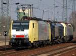 Ein Lokzug mit MRCE Dispolok E 189-996 / ES 64 F4-096 (Siemens, Bj.2004) im Dienste von TXL t�tig mit weiterer 189&acute;er und EuroSprinter am Ende des Zuges bei der Durchfahrt im Bhf.