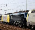 Lokzug gezogen von MRCE Dispolok ES 64 F4-096, in der Mitte die in schwarz gl�nzende MRCE Dispolok, Es 64 F4-150 (91 80 6189 150-6 D-DISPO, Bj.2006) am 04.04.09 Durchfahrt Bhf.