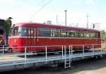 Das westdeutsche Gegenst�ck zur Ferkeltaxe der DR waren die in Uerdingen gebauten Schienenbusse als VT 95 bezeichnet, leider kuonnte ich bisher noch nicht ermitteln wer diesen toll erhaltenen VT 95 939 6 betreut, hier zur Fotoshow auf der Drehscheibe am alten Lokschuppen in Berlin-Lichtenberg zum Bahnhofsfest, 03.10.10  