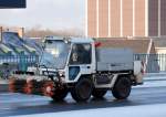 Kleiner kramerTremo Ger�tetr�ger mit Kehrrolle zur Schneebeseitigung der Fa.