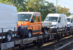 Fabrikneuer VW Crafter Transporter aus polnischer Produktion beim Transport per Bahn am 20.10.17 Berlin-Köpenick.