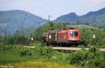 �BB 1016 047-1 mit 2 G�terwagen unterwegs Richtung Kufstein, fotografiert bei Fischbach am 14.05.2012