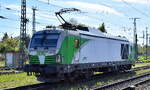SETG - Salzburger Eisenbahn Transport Logistik GmbH, Salzburg [A] mit der geleasten ELL Vectron Dual Lok  248 017  [NVR-Nummer: 90 80 2248 017-6 D-ELOC] beim Umsetzen Höhe Bahnhof Stendal Hbf.