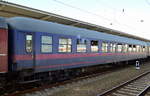 Personenwagen in einen Fußballsonderzug nach Stuttgart im Bf. Berlin-Lichtenberg der Schienenverkehrsgesellschaft (SVG) aus Stuttgart mit der Nr. D-SVG 56 80 22-30 748 8  am 24.04.17 