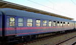 Personenwagen in einen Fußballsonderzug nach Stuttgart im Bf. Berlin-Lichtenberg der Schienenverkehrsgesellschaft (SVG) aus Stuttgart mit der Nr. D-SVG 56 80 22-30 742 1 am 24.04.17 