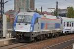 Der polnische Husarz 5 370 009 1251 (91 51 627 0005-7 PL-PKPIC) mit dem Berlin-Warschau-Express f�hrt am 22.09.11 im Berliner Hbf.