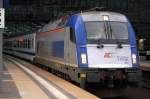 EC 43 Warszawa Wschodnia mit PKP IC Lok 5 370 003 1251 (91 51 5370 003-3 PL-PKPIC) f�hrt am 06.01.12 im Berliner Hbf.