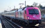 Eine neue Telekom-Werbefolie hat die polnische Husarz 5 370 002 erhalten hier mit EC 46 aus Warschau Richtung Berliner Innenstadt am 17.02.16 Berlin-Hirschgarten.