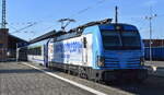 PKP Intercity spółka z o.o., Warszawa [PL] mit der geleasten polnischen Cargunit Vectron  5370 074-4 , Name:  JEREWMI  [NVR-Nummer: 91 51 5370 074-4 PL-ID] und dem EC nach Krakau am 26.08.25