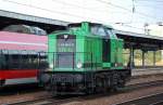 V 100-BUG-02 (202 501-3) bei der Durchfahrt im Bhf.
