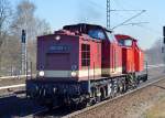 WFL Lok 24 (202 483-4) mit WFL Lok 19 (345 289-3) am Haken bei der Durchfahrt Bhf.