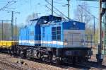 Spitzke Logistik mit ihrer V-100-SP-001 (202 846-2) und einigen Drehgestell-Flachwagen am 20.04.15 Durchfahrt Bhf.
