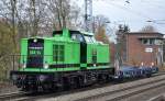 BUG V 100-BUG-02 (202 501-3) mit ihrem Niederflurwagen für Straßenfahrzeuge am 10.11.15 Berlin-Karow Richtung Bernau.