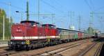 Interessanter Güterzug am Feiertag, die MTEG Doppeltraktion 204 311-5 (202 311-7) + 204 237-2 (202 237-4) mit einem Zug aus Rolldachwagen und Drehgestell-Flachwagen mit Betongleisbohlen bestehend