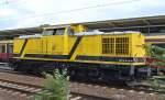 Die RP-Eisenbahn GmbH (Regio Infra Service Sachsen GmbH) mit ihrer V 100.01 (9280 1 202 481-8 D-RPE, LEW Bj.1972) auf dem Durchfahrtgleis Bhf.