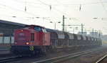 WFL Lok 15/202 822-3 mit Schotterzug am 11.11.16 Bf.