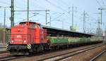 WFL Lok 15 /202 822-3 mit einigen BUG Drehgestell-Flachwagen bei der Durchfahrt Bf.