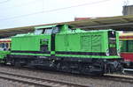 BUG V 100-BUG-04 (202 240-8) mit einigen Drehgestell-Flachwagen am 16.05.17 Bf.