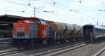 hvle V160.8 (203 616-8) mit firmeneigenen Schüttgutwagen bei der Durchfahrt Bhf.