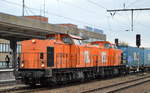 Überraschung, BBL Doppeltraktion mit BBL 09 (203 122-7) + BBL 08 (203 121-9) mit langem Containerzug auf DB Containertransportwagen möglicherweise im Auftrag von DB Cargo? bei der Durchfahrt