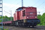 WFL Lok 16 202 453-7 (203 217-5 ) mit einigen Drehgestell-Flachwagen am 22.05.17 Berlin-Wuhlheide.