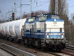 D&D 1702 (92 80 1203 130-7 D-DUD, Bj.1973) + 1701 (92 801203 110-2 D-DUD, Bj.1971) in Doppeltraktion mit Ganzzug Staubsilowagen franz�sischer Bauart, 22.12.08 Berlin-Karow.