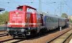 Sonderzug der Rennsteigbahn am 16.09.16 nach Berlin, am Ende des Zug die Rennsteigbahn-Diesellok Clara 212 297-6 im Bf.