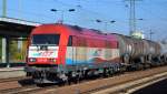 Weil ich die BR 223 optisch in fast allen Farben mag noch mal von Nahem EVB 223 033 mit Kesselwagenzug am 10.10.15 Durchfahrt Bhf.