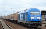 PRESS 253 015-8 (223 052-2) mit einem Ganzzug Spezialcontainer mit Holz-Hackschnitzel gefüllt am 20.04.16 Bhf.