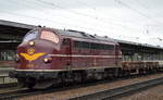 CLR 1151/227 009-8 mit einem Güterzug leerer Drehgestell-Flachwagen am 07.03.17 Durchfahrt Bf. Flughafen Berlin-Schönefeld.
