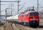 MEG 315 (92 80 1232 489-5 D-MEG) hat MEG 804 (91 80 6156 004-4 D-MEG) am Haken und den Zementstaubsilozug Richtung R�dersdorf b.