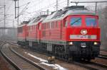 MEG 315 (232 489-5) zieht MEG 313 (232 068-7) + MEG 706 (155 198-5) durch den Bhf.