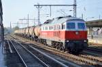 EWR 232 079-4 mit Ganzzug Knickkkesselwagen am 27.10.14 Durchfahrt Bhf.
