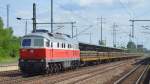WFL 232 333-5 mit einem Ganzzug Oberbaustoffwagen mit Fertigbetonschwellen am 30.06.15 Durchfahrt Bhf.