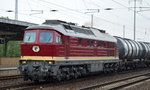 Ein mächtiger Regenschauer und es kam gerade LEG 132 109-0/232 109-9 mit einem Kesselwagenzug (Dieselkraftstoff) durch den Bf.
