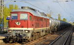 LEG 132 004-3 (232 204-0) mit Kesselwagenzug (leer)Richtung Stendell am 27.04.17 Berlin-Hohenschönhausen.
