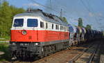 WFL mit der 232 141-2 und einem Schotterzug zweiachsiger niederländischer blauer railpro Schotterwagen verlässt gerade die Industrieübergabe Nordost am 06.07.17 Berlin-Hohenschönhausen, Viele Grüße an den Tf !!!