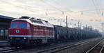Bei typisch winterlichen Lichtverhältnissen kam mal wieder eine EBS Schönheit des Weges, die wunderschön lackierte 232 690-8 (NVR-Nr.: 9280 1 232 690-8 D-EBS) mit Kesselwagenzug (Ethanol-Lieferung) am 07.02.18 Bf. Flughafen Berlin-Schönefeld.