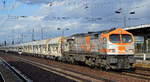 hvle V330.3 (250 011-4) zum späten Nachmittag mit leerem Schüttgutwagenzug bei der Durchfahrt Bf.