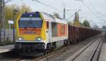 LOCON 401 (264 005-0) mit Ganzzug tschechischer Drehgestell-Güterwagen mit Rolldach vom Typ Tams 107.9 der CD Richtung Norosten am 10.10.14 Berlin-Hohenschönhausen.