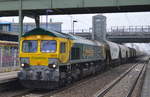 Die deutsche FPL-Lok 66012 (266 039-7) mit einem langen Getreidezug (leer) Richtung Mukran am 25.01.17 Bf.