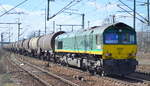 RHC mit der Ascendos Mietlok DE67 (266 067-6) und einem Kesselwagenzug (Benzol) am 15.03.17 Durchfahrt Bf.
