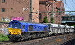Ich nehme mal an für HHPI, diese BRLL 561-01 (92 80 1266 038-9 D-BRLL) mit einem langen Schüttgutwagenzug am 20.06.17 Bf. Hamburg-Harburg.