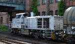 Auch RHC hat für Rangierdienste innerhalb des Hamburger Hafens eine Rangierlok in eigenen Diensten vor Ort, ich sehe diese kleine vossloh G 1000BB zum ersten Mal, es handelt sich um die Lok DH