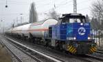 InfraLeuna mit Diesellok 208 (275 011-5) und einem Ganzzug Druckgaskesselwagen Richtung Karower Kreuz Berlin am 20.01.15, da es sich um einen frisch gefüllten Güterzug aus Schwedt handelte