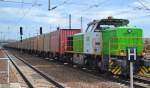 SETG mit V 1700.1 (277 101-2) mit einem Containerzug Holhackschnitzel bei der Durchfahrt Bhf.
