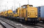 Die DB Bahnbau Gruppe (DGT) f�hrt mit einem Gleisbauzug gezogen von 293 007-1  Lok !  (92 80 1293 007-1 D-DGT, LEW Bj.1983) und meheren Spezialwagen mit Maschinen zur Schienenbearbeitung und 92 80